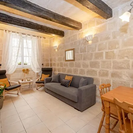 3 Bedroom House Of Character In Near Mdina Rabat